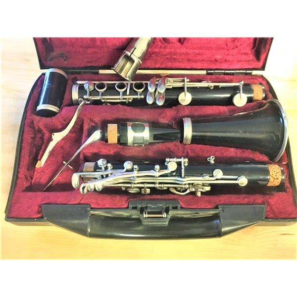 Buffet Crampon B12 Clarinet With Case and Mouthpiece  SN 384059 NEEDS REPAIRS