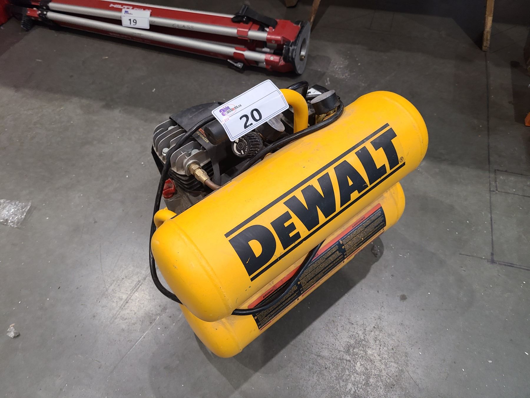 Compressor Dual Port DEWALT ELECTRIC DUAL TANK PORTABLE AIR COMPRESSOR