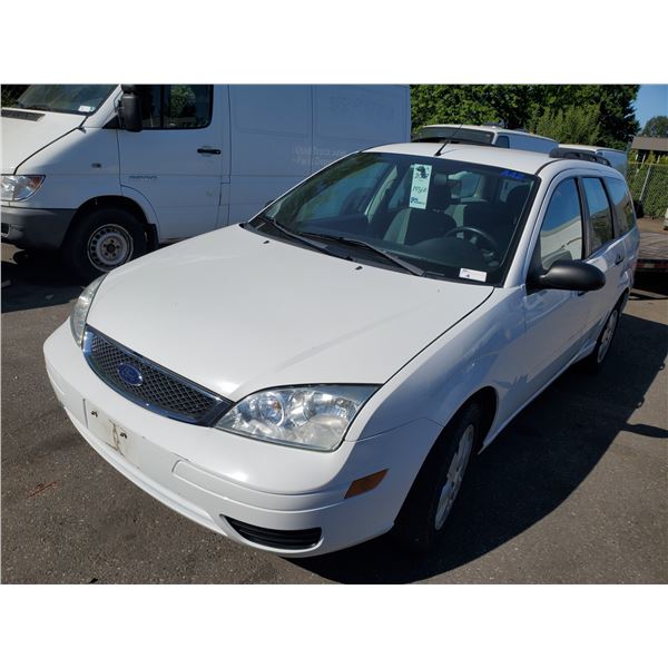 2007 FORD FOCUS SE, 4DR STATION WAGON, WHITE, VIN # 1FAFP36N87W206383,