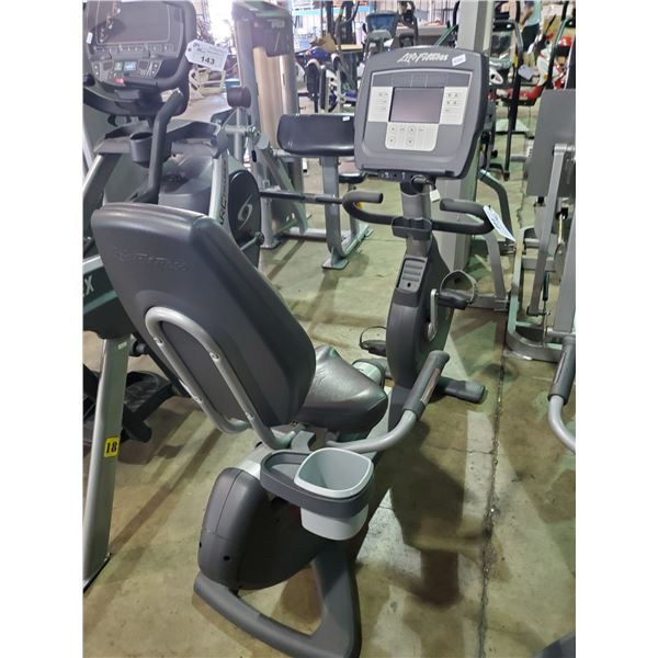 LIFE FITNESS 95R LIFECYCLE COMMERCIAL SELF POWERED RECUMBENT BIKE WITH DISPLAY, IPOD CONNECTOR
