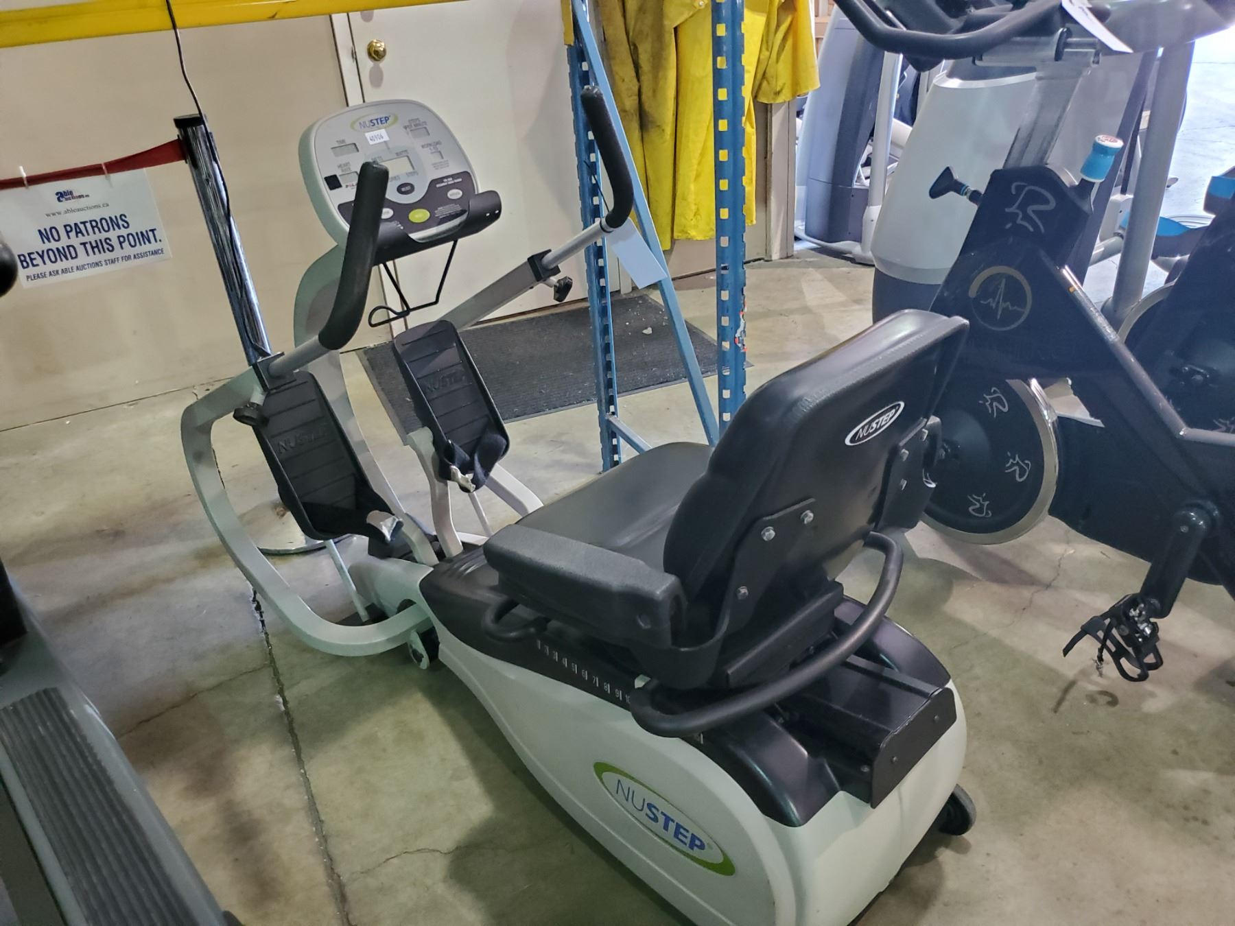 NUSTEP COMMERCIAL SELF POWERED RECUMBENT CROSS TRAINER WITH DISPLAY