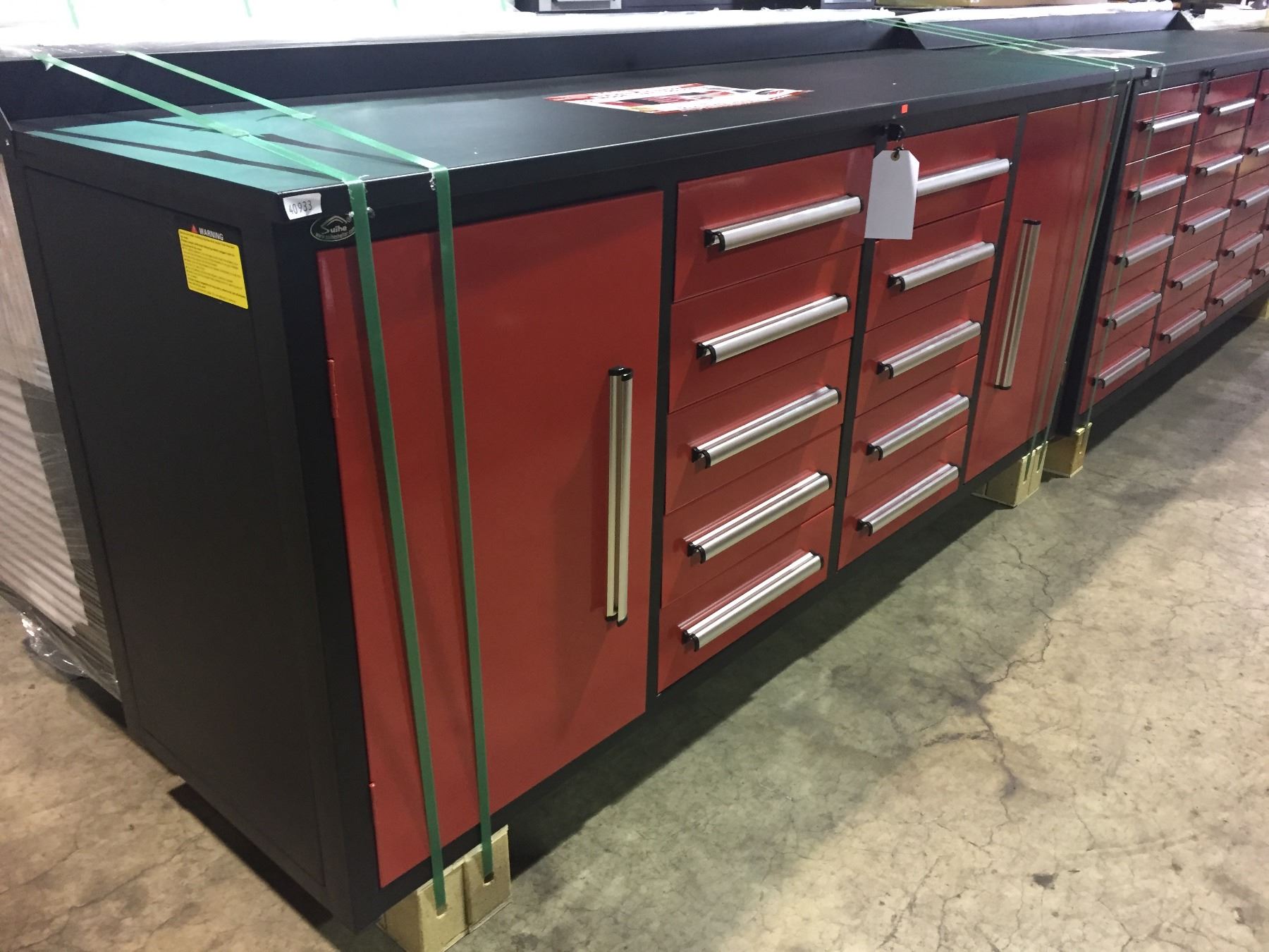 RED STEELMAN 10 DRAWER 2 DOOR WORK BENCH H36