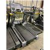 Image 2 : LIFE FITNESS 9500HR COMMERCIAL FLEXDECK TREADMILL