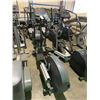 Image 2 : PACE MASTER SILVER XT COMMERCIAL ELLIPTICAL CROSS TRAINER ( FOR PARTS & REPAIRS )