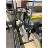 Image 2 : LIFE FITNESS 9500HR LIFE CYCLE UPRIGHT BIKE