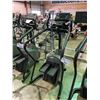 Image 2 : LIFE FITNESS 9500HR COMMERCIAL SELF POWERED STAIR STEPPER MACHINE (NEEDS REPAIRS)
