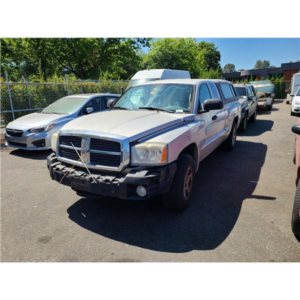 2005 DODGE DAKOTA SLT, 3DR PU, GREY, VIN # 1D7HW42N95S348141,