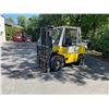 Image 2 : YALE GLP080LCNFBV088 2 STAGE, 122" 8000LBS SOLID RUBBER TIRE PROPANE FORKLIFT