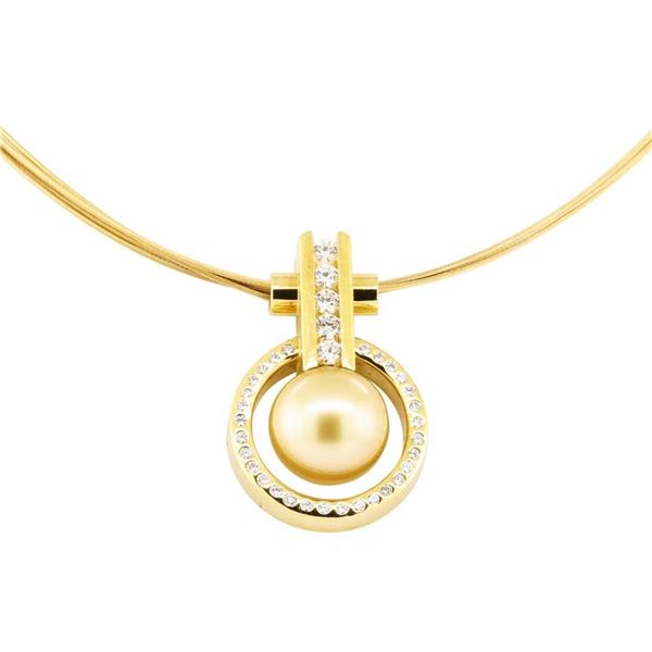 0.61 ctw Diamond and Pearl Pendant And Chain - 18KT Yellow Gold