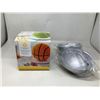 Image 1 : Wilton 3-D Sports Ball Pan Set