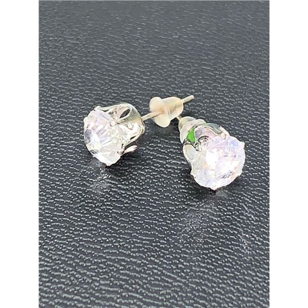 Set of 1.0 Carat Solitaire stud earrings NEW crystal clear