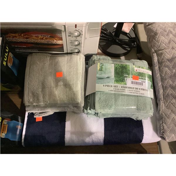 Lot of Assorted Wash Cloths and Towels