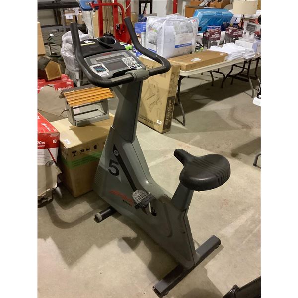 Life Cycle 9500 HR Upright Bike