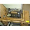 Image 2 : WHITE ANTIQUE TREDDLE SEWING MACHINE