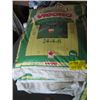 Image 1 : 4 9KG BAGS OF LAWN FERTILIZER