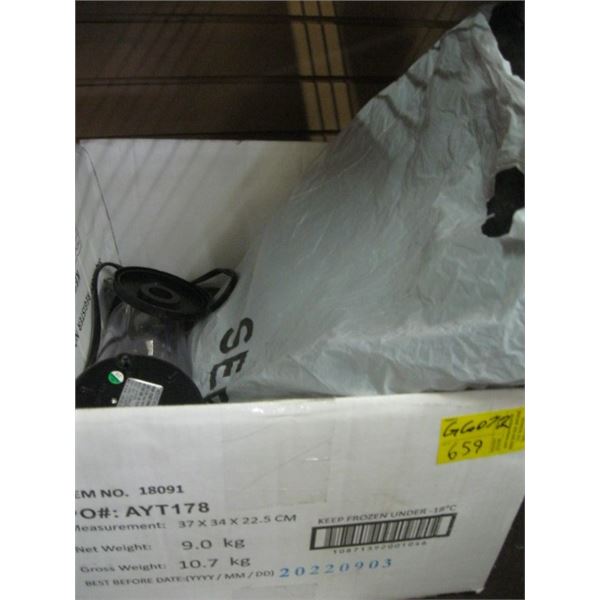 SMALL BLENDER & A BBQ COVER