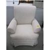 Image 1 : WHITE UPHOLSTERED CHAIR