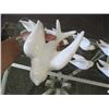 Image 2 : 8 WHITE CERAMIC DOVES