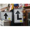 Image 1 : 2 METAL HIGHWAY ARROW SIGNS