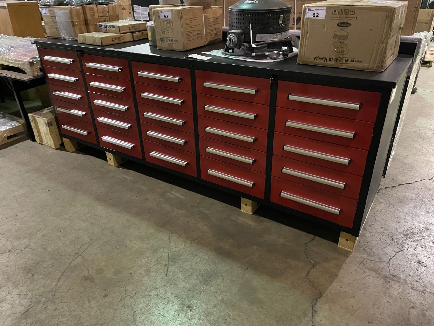 RED STEELMAN 25 DRAWER WORK BENCH H36