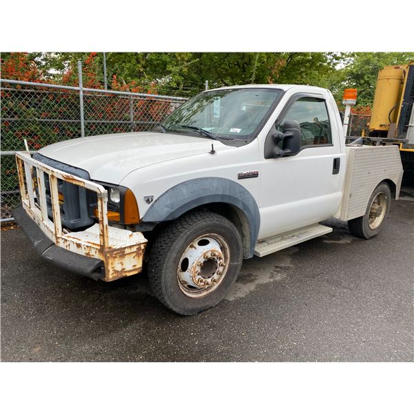 2006 FORD F450 XL SUPERDUTY, 2DR FORK WASTECAN LIFTING SERVICE, WHITE, VIN #1FDXF46YX6EC66327,