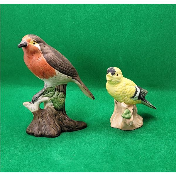 20)  LOT OF 2 VINTAGE PORCELAIN BIRD SCULPTURES.