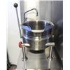Image 4 : CLEVELAND CONVECTION STEAMER & TILT KETTLE ON BASE