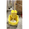Image 1 : RUBBERMAID MOP BUCKET W/ WRINGER