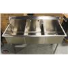 Image 2 : NEW STAINLESS STEEL 3-WELL SINK