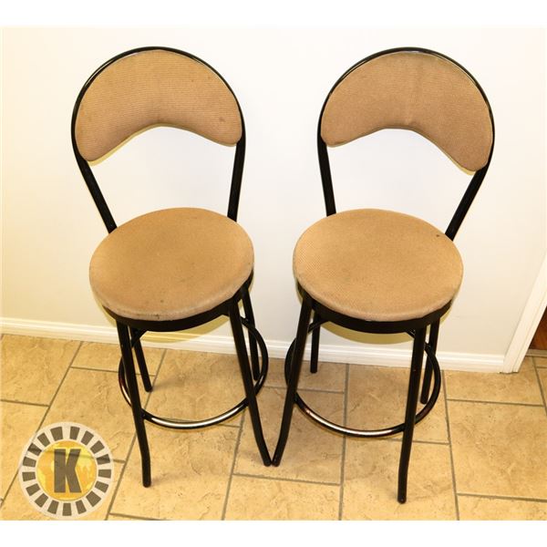 LOT OF 2 BAR HEIGHT STOOLS (BEACHES)