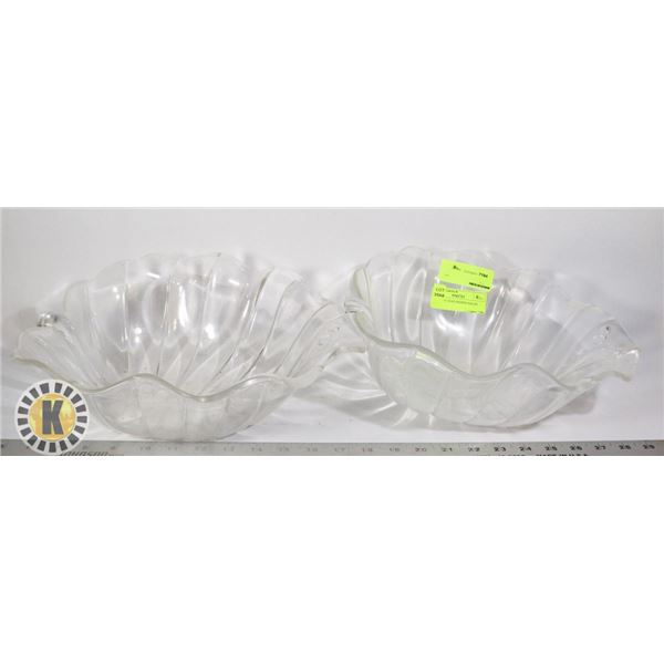 2 PLASTIC LEAF SHAPED SALAD BOWL