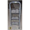 Image 1 : 3-STEP FOLDING LADDER