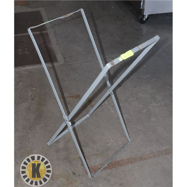 METAL GARBAGE HOLDER