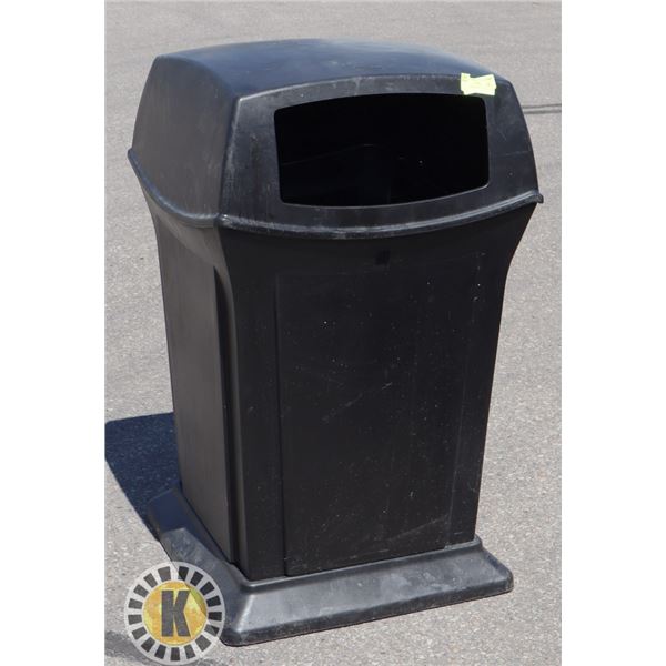 RUBBERMAID COMMERCIAL GARBAGE BIN/RECEPTICLE