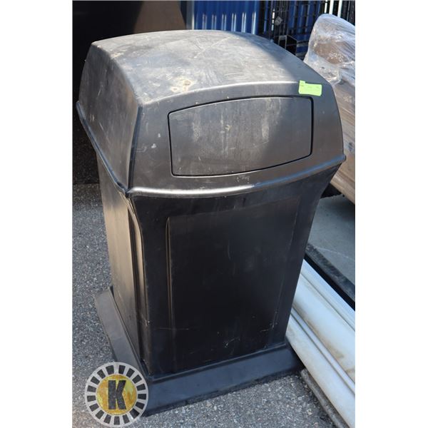RUBBERMAID COMMERCIAL GARBAGE BIN/RECEPTICLE
