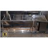 Image 1 : 3-COMPARTMENT STANDING SINK WITH RIGHT HAND DRAIN BOARD