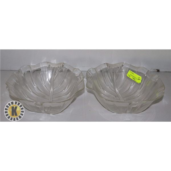 2 PLASTIC LEAF SHAPED SALAD BOWL