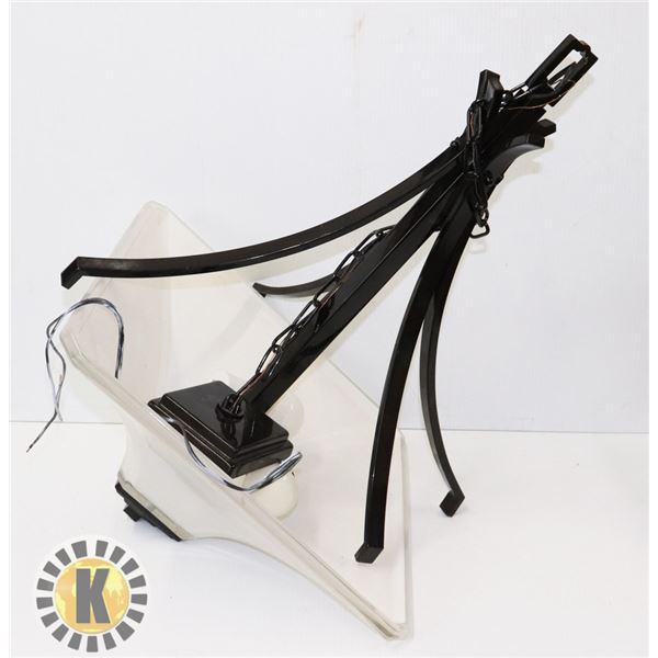 LIGHT FIXTURE WITH GLASS SHADE