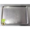 Image 1 : 5 MEDIUM RECTANGULAR STAINLESS TRAYS