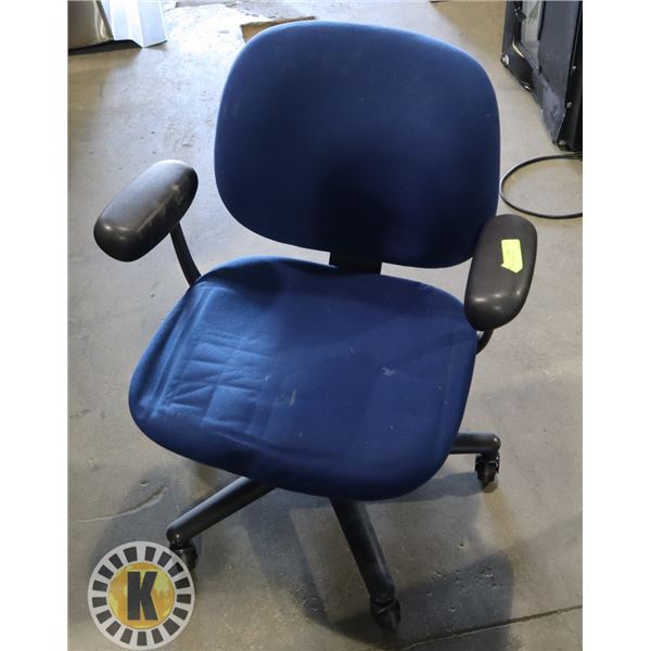 BLUE OFFICE CHAIR