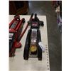 Image 2 : 2 TROLLEY JACKS BLACK AND RED WITH 4L OF SYNTHETIC 5W-40 OIL