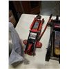 Image 3 : 2 TROLLEY JACKS BLACK AND RED WITH 4L OF SYNTHETIC 5W-40 OIL