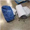 Image 9 : 2 BEAUTYREST QUEEN SIZE AIRBEDS WITH BUILT IN PUMP ONE WITH CARRY BAG