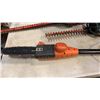 Image 2 : 3 ELECTRIC CHAINSAWS - 2 HEDGE TRIMMERS AND POLE SAW