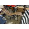 Image 3 : 6 FOLDING LAWN CHAIRS - GRAVITY LOUNGER, 2 CAMP CHAIRS AND 3 PATIO CHAIRS