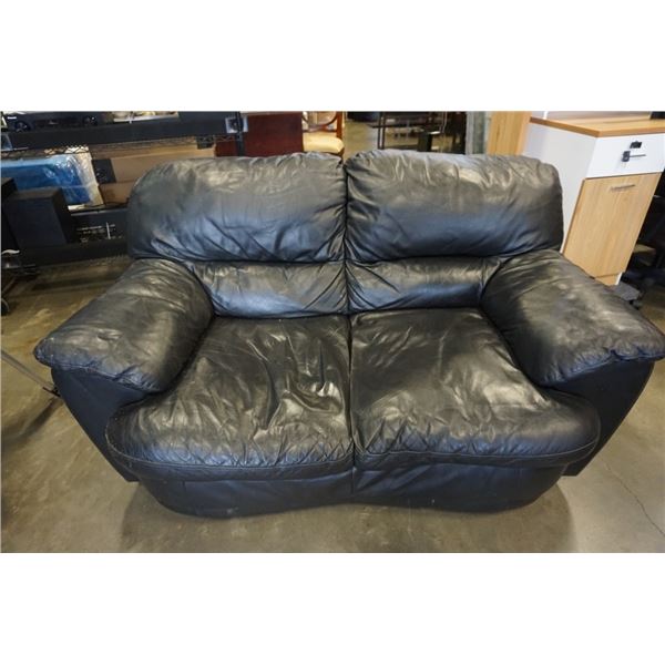 BLACK LEATHER LOVESEAT