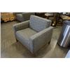 Image 2 : MODERN WOOD FRAMED CLUB  CHAIR, GOOD CLEAN CONDITION