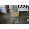 Image 1 : VINTAGE GREEN ROLLING OFFICE CHAIR
