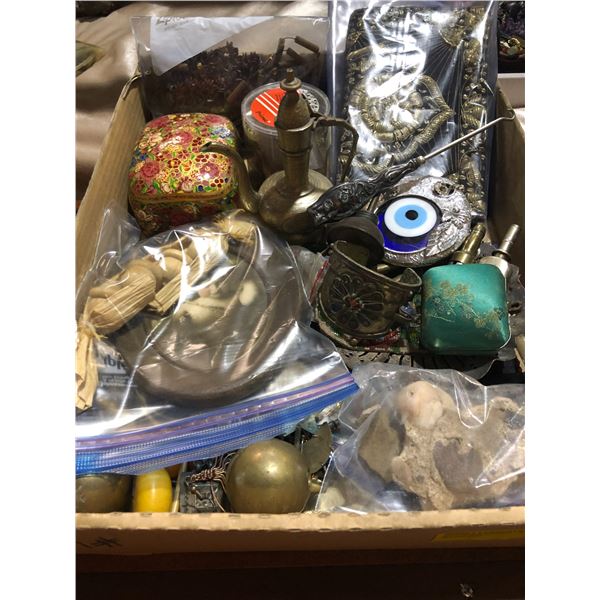 Box of assorted estate jewellery & accessories