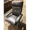 Image 2 : Contemporary grey leather reclining chair